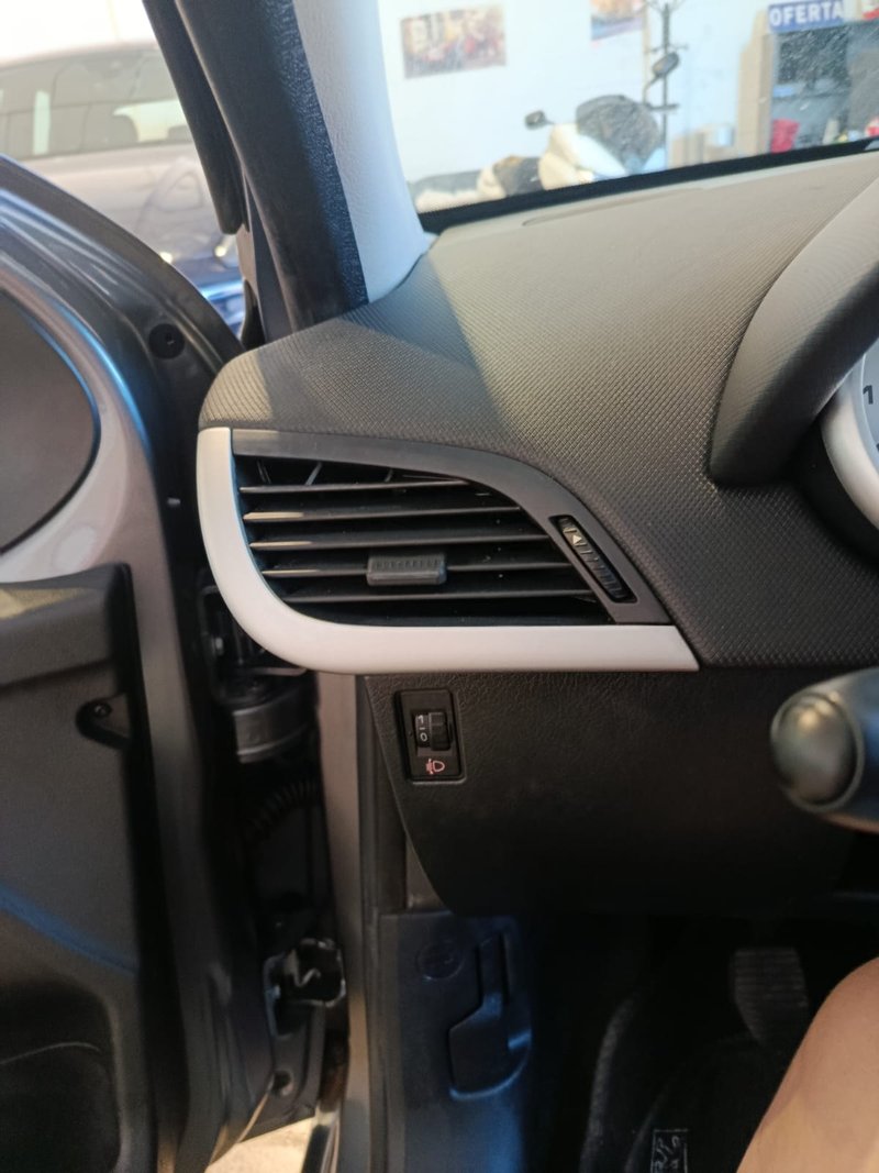 Peugeot 207 1.4i Confort 3p 2010, foto 18