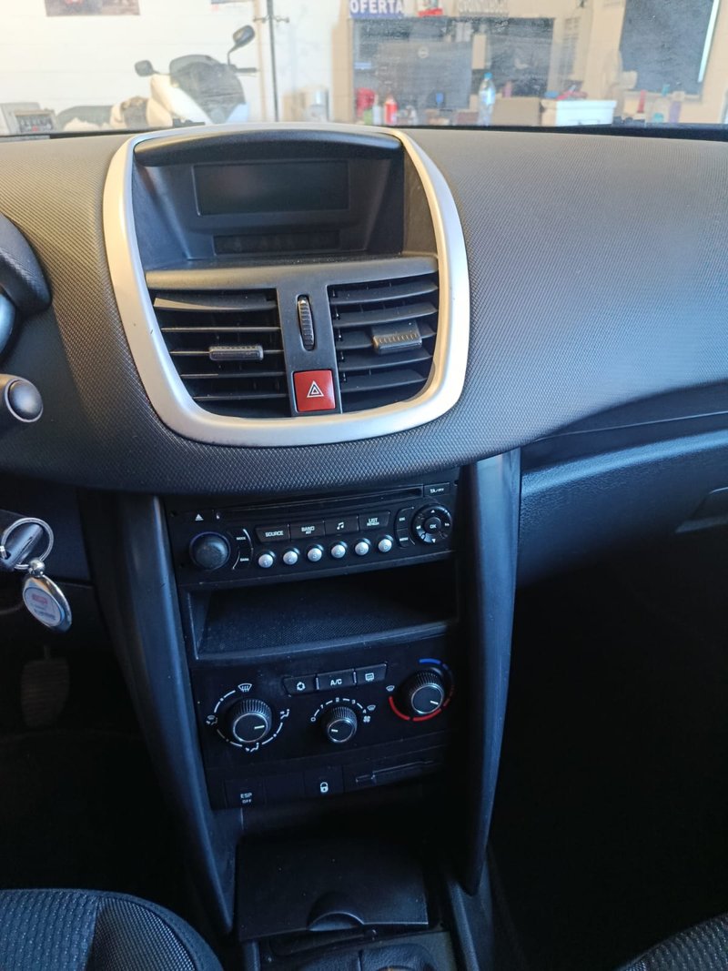 Peugeot 207 1.4i Confort 3p 2010, foto 19