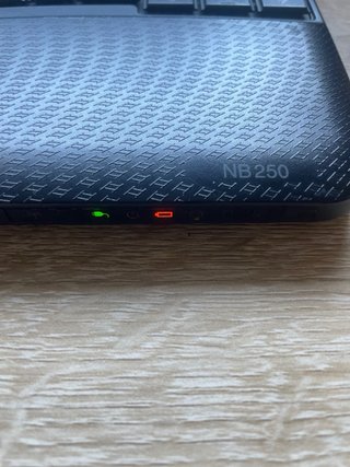 Portátil Toshiba NB250 Intel Atom 1.66GHz