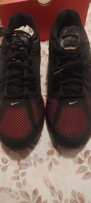 Nike Air Max 2013 Talla 44.5 Negro Dorado