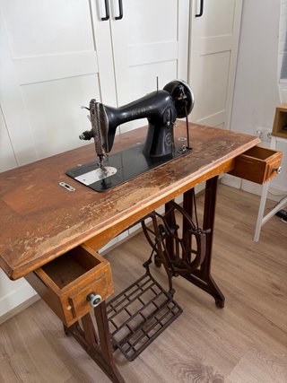 Máquina de coser ALFA vintage con pedal