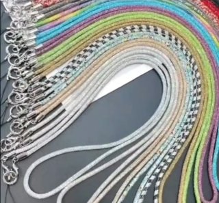 Collar para móvil con flor y cordón de lujo
