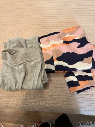 Leggings deportivos grises y multicolor 5€ los dos