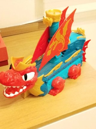 Barco Piratix y Wild Tigerbot