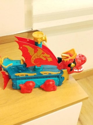 Barco Piratix y Wild Tigerbot