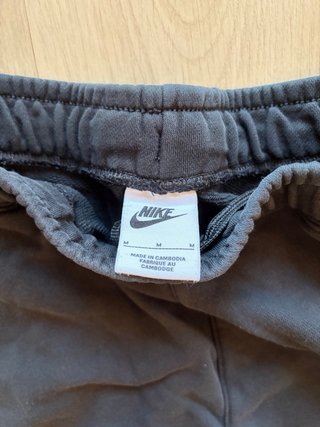 Pantalón corto deportivo Nike negro y rosa