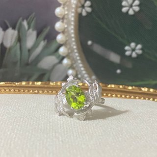 Anillo de Peridoto con Diseño de Peces