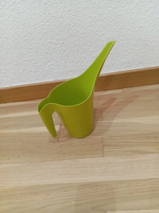 Regadera de plástico verde
