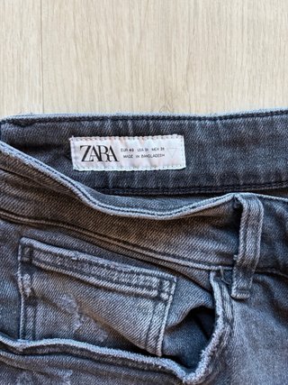 Zara Vaqueros Negros Desgastados Talla S