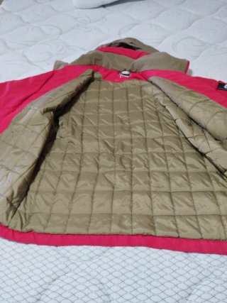 Chaqueta Decathlon Roja con Capucha