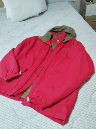 Chaqueta Decathlon Roja con Capucha