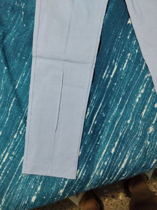 Pantalón azul con cinturón