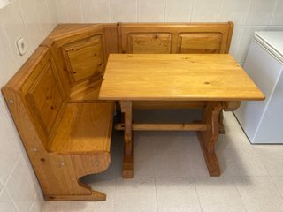 Rinconera y mesa de cocina de pino maciza