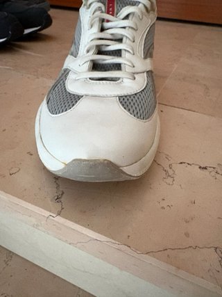 Scarpe da ginnastica Prada grigie e bianche