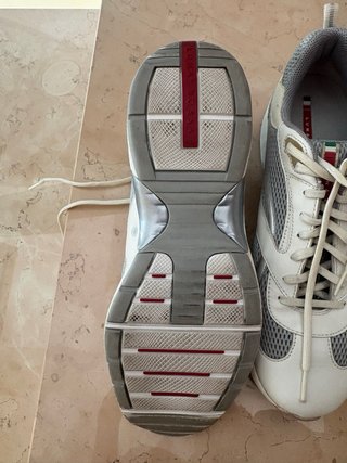 Scarpe da ginnastica Prada grigie e bianche