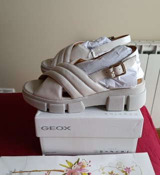 Sandalias Geox Piel Plataforma Talla 38 109.90€