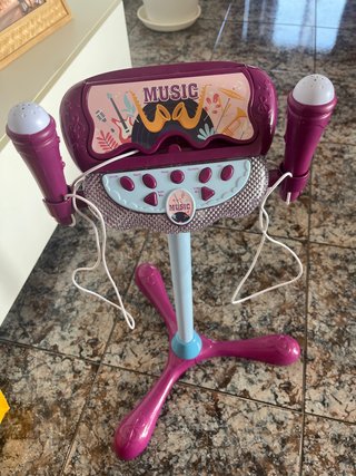 Karaoke infantil con micrófonos