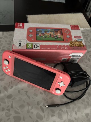 Nintendo Switch Lite Coral + Animal Crossing