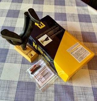 Supporto per chitarra a parete HERCULES GSP29WB