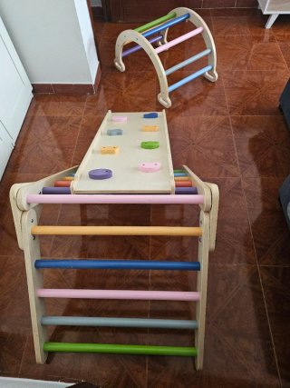 Gimnasio infantil madera y colores