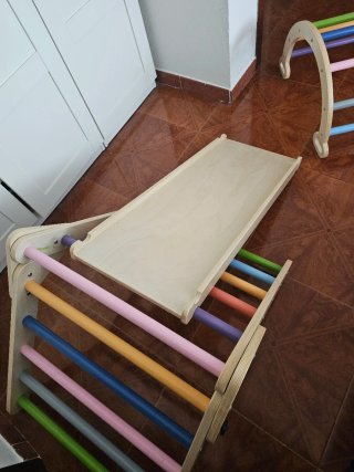 Gimnasio infantil madera y colores