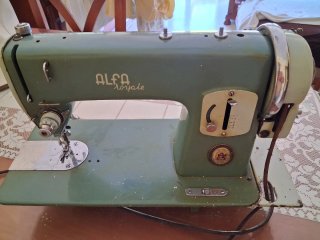 Máquina de coser Alfa Royale verde