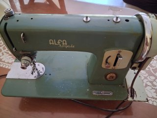 Máquina de coser Alfa Royale verde