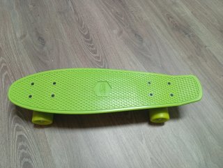 Monopatín verde