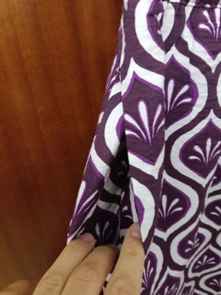 Pantalón ancho estampado morado y blanco