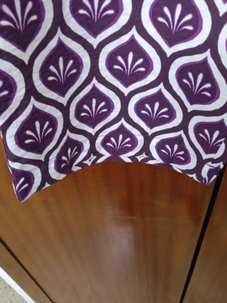 Pantalón ancho estampado morado y blanco