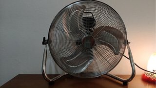 Ventilador Metálico Plateado y Negro