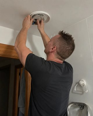pequeños trabajos de fontanería y electricidad