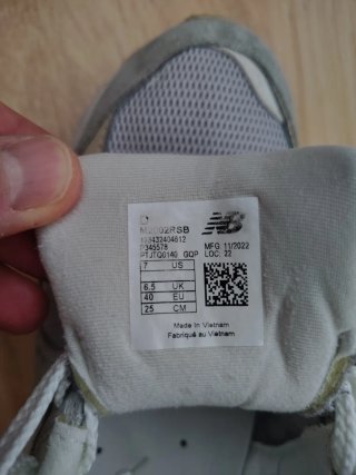 Zapatillas New Balance Beige y Gris
