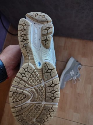 Zapatillas New Balance Beige y Gris