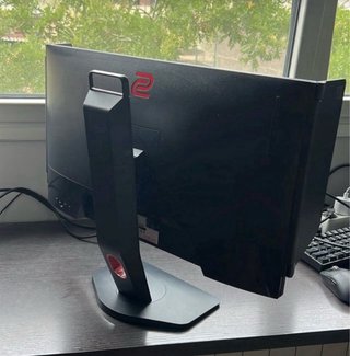 Torre PC Gaming Negra con LED + Monitor BenQ ZOWIE