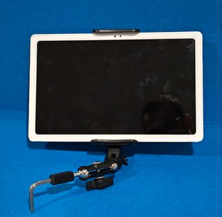 Supporto per sassofono articolato per tablet/e-book/cellulare