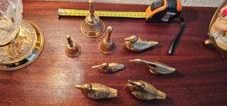 Set di figure in bronzo: anatre e campane