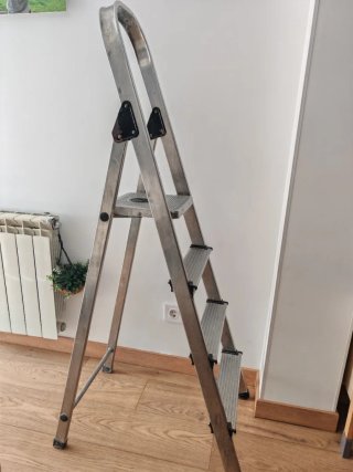 Escalera de aluminio plegable