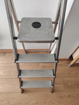 Escalera de aluminio plegable