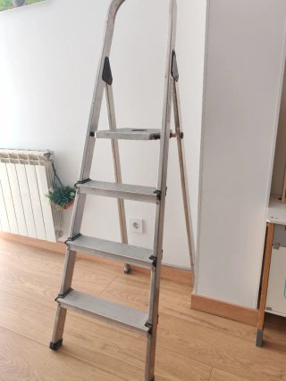 Escalera de aluminio plegable