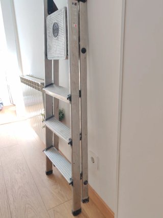 Escalera de aluminio plegable
