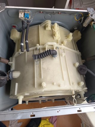 Reparación y mantenimiento de electrodomésticos.