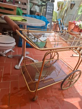 Carrito bar dorado con ruedas