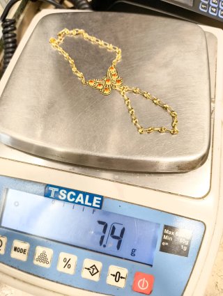 ORO NUEVO 18KT Manita niña Mariposa Circonitas