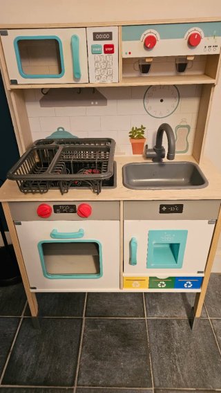Cocinita de juguete de madera