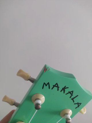 Ukelele Makala Soprano. Color verde menta.
