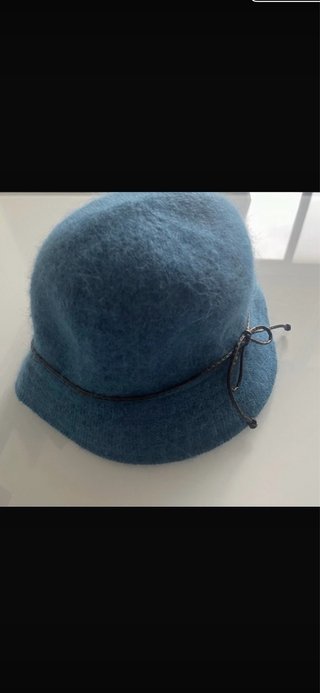 Gorro de Angora Azul con Lazo Marrón