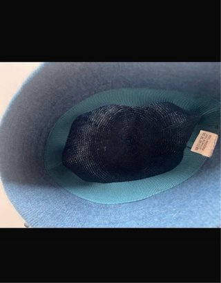 Gorro de Angora Azul con Lazo Marrón