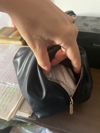 Pochette Primadonna Collection nera con dettaglio