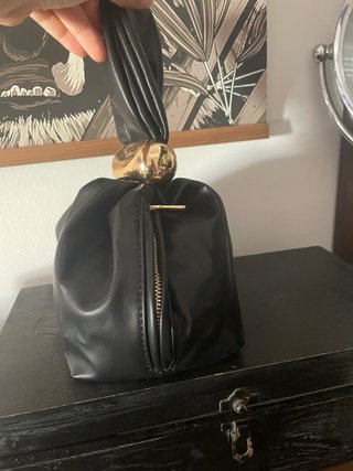 Pochette Primadonna Collection nera con dettaglio